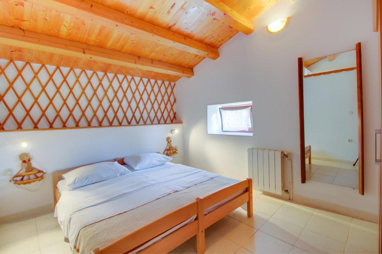 Apartments With A Parking Space Mali Lošinj Exterior foto